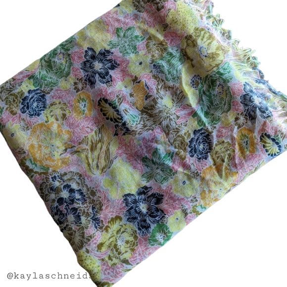 🌻2 for $20 | Lightweight Summer Scarf with Fringe - Picture 3 of 8